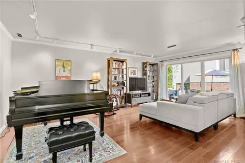 3 Kiwi Cor #3, Ridgefield, CT 06877