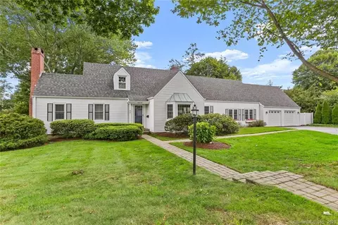 44 Sycamore Ln, Fairfield, CT 06824