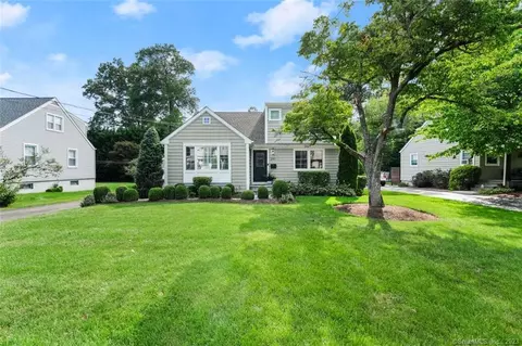 297 Pemburn Dr, Fairfield, CT 06824
