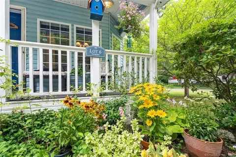 47 N High St #6, Clinton, CT 06413