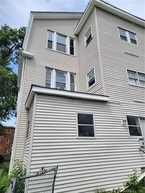 125-127 Magnolia St, Hartford, CT 06112
