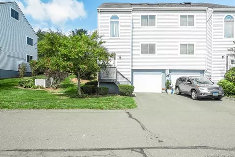 47 Midway Dr #47, Cromwell, CT 06416
