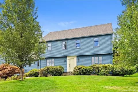 410 Hang Dog Ln, Wethersfield, CT 06109