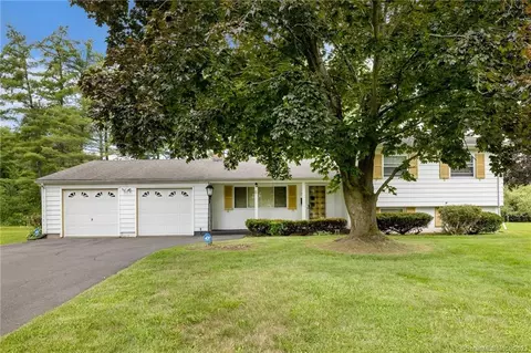 11 Carpenter Ln, Bloomfield, CT 06002