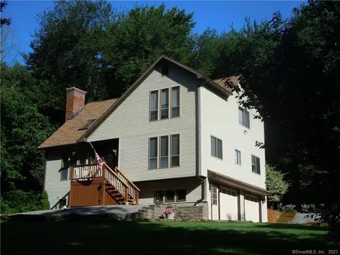 81 Woodbridge Ln, Thomaston, CT 06787