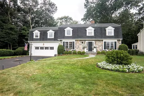14 Morehouse Ln, Norwalk, CT 06850