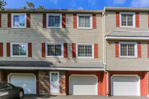 92 Cynthia Ln #F2, Middletown, CT 06457