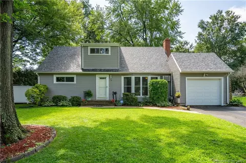 74 Seminole Cir, West Hartford, CT 06117