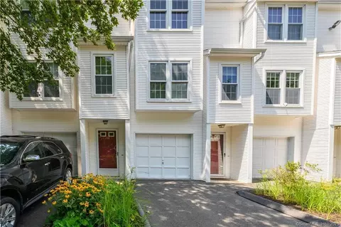 380 Hitchcock Rd #268, Waterbury, CT 06705