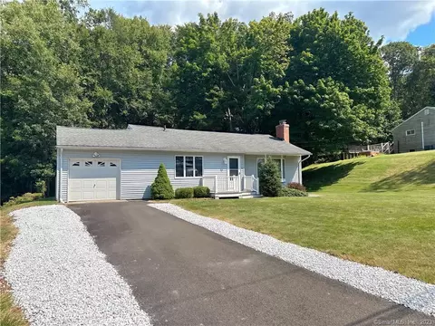 67 Mohawk Dr, Wallingford, CT 06492