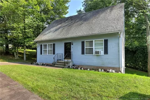 8 Ridge Pl, East Haven, CT 06512
