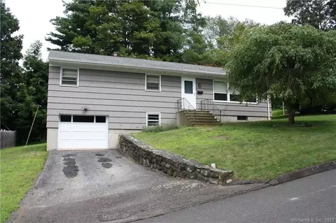 118 Delhurst Dr, Watertown, CT 06779
