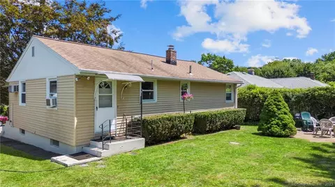 12 Cozy Ln, Waterbury, CT 06706