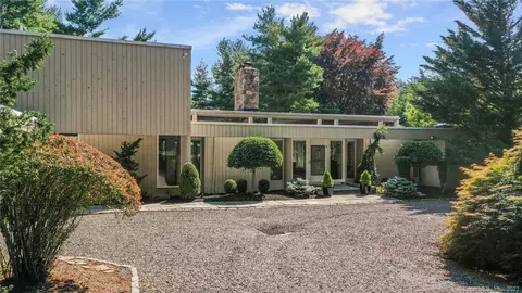 245 Valley Rd, Fairfield, CT 06825