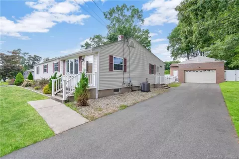 2 Greendale Ave, Cromwell, CT 06416