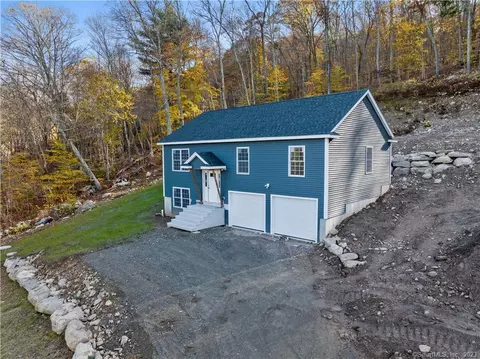 356 Leffingwell Rd, Uncasville, CT 06382