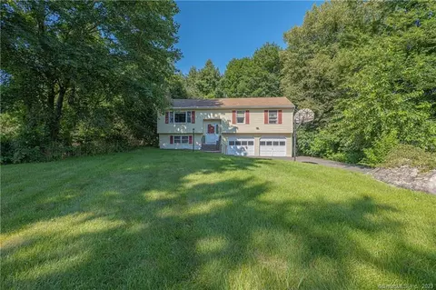 4 Hillside Cir, Brookfield, CT 06804