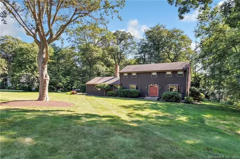 260 Pilgrim Ln, Stratford, CT 06614