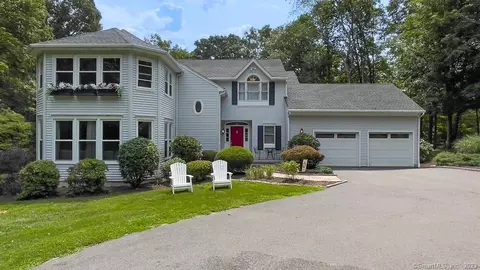 67 Obtuse Rd S, Brookfield, CT 06804