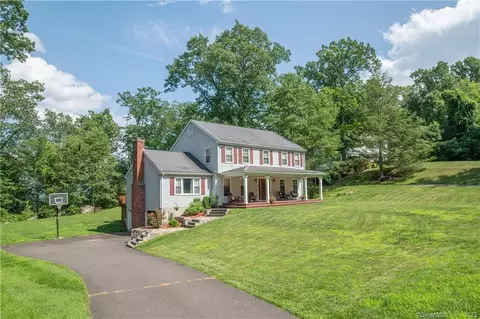 19 Hollis Dr, Brookfield, CT 06804