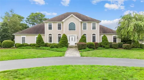 9 Jensen Farm Rd, Oxford, CT 06478