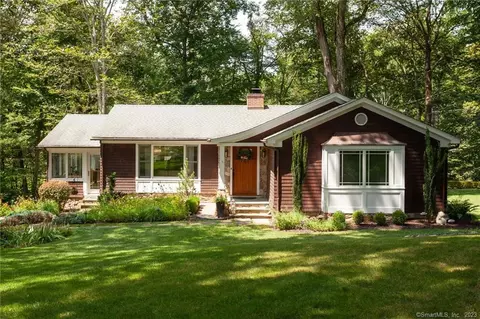 6 Bow End Rd, Norwalk, CT 06851