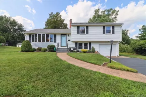 91 Walter Ln, Hamden, CT 06514