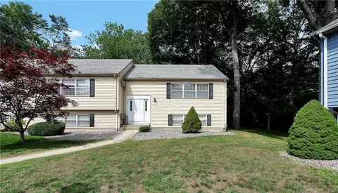 51 Founders Vlg #51, Clinton, CT 06413