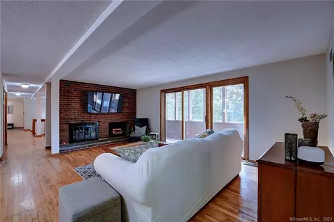 455 Tall Timbers Rd, Glastonbury, CT 06033