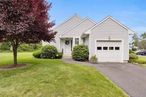 20 Locust Ln #20, Farmington, CT 06032