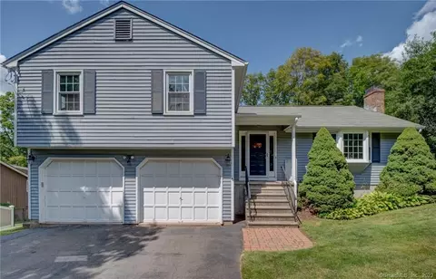 15 Country Ln, Bristol, CT 06010
