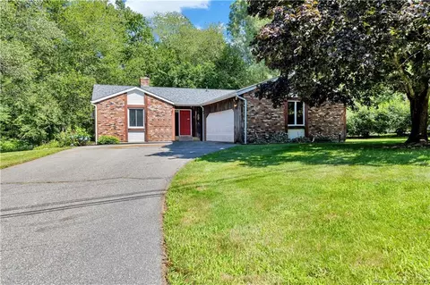 12 Pollys Ln, Montville, CT 06382