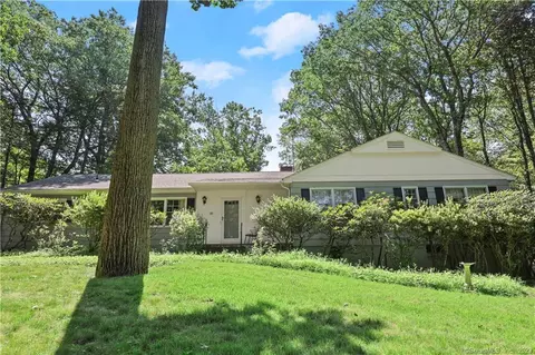 10 Woodchuck Rd, Stamford, CT 06903