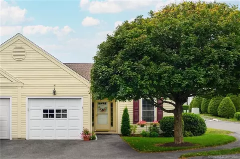 41 Elizabeth Cir #41, Sandy Hook, CT 06482