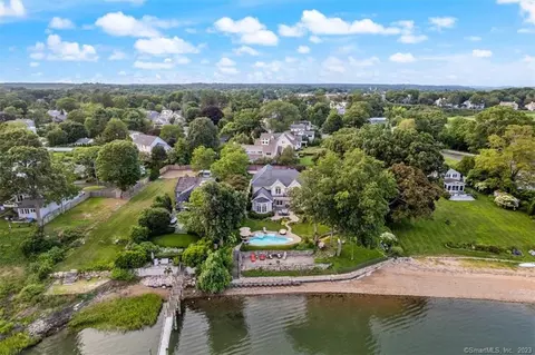 2 Esther Pl, Branford, CT 06405