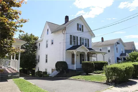 21 Smith St, Danbury, CT 06810