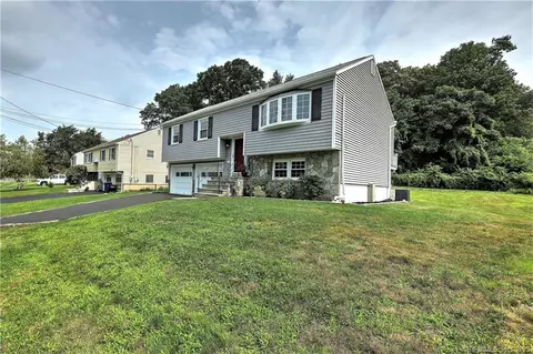 24 Beau St, Norwalk, CT 06850
