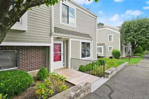 71 Aiken St #R11, Norwalk, CT 06851