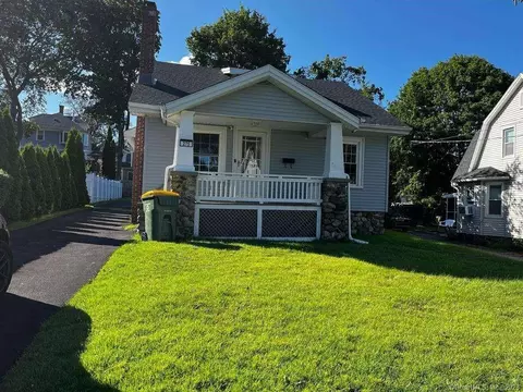 275 Fairlawn Ave, Waterbury, CT 06705