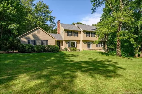 10 Mauweehoo Hl, Sherman, CT 06784