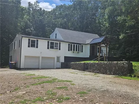 757 Congdon St W, Middletown, CT 06457