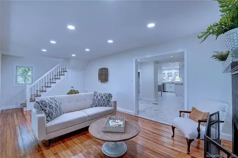 38 Laurel Trl, Glastonbury, CT 06033
