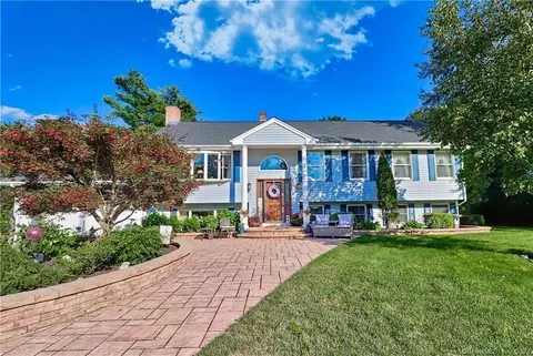 6 Sundown Pl, North Haven, CT 06473