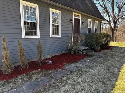 30 Applegate Ln, Woodbury, CT 06798