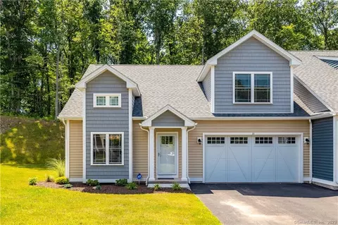 32 Newbury Ct #32, North Haven, CT 06473