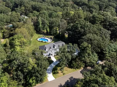 9 Sunset Ridge Dr, Guilford, CT 06437