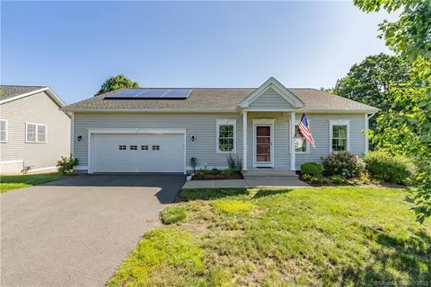 14 Chamberlain Xing #14, Windsor Locks, CT 06096