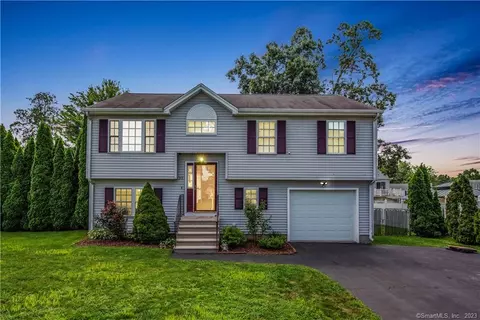 88 Village Green Dr, New Britain, CT 06053