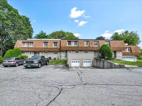 136 Sheraton Ln #136, Norwich, CT 06360
