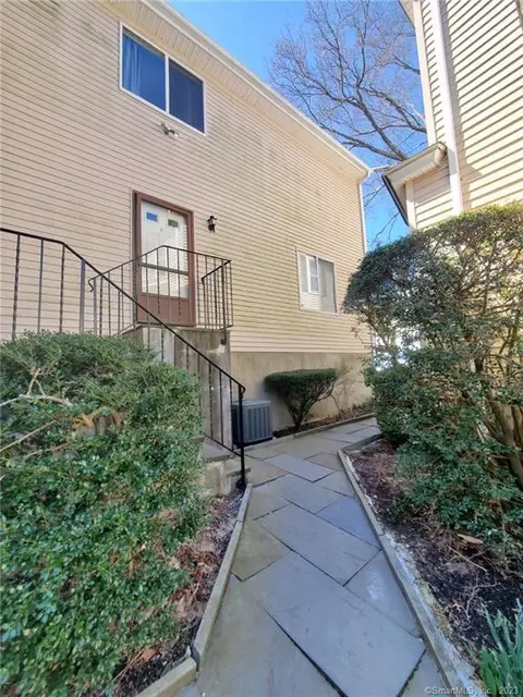83 Columbus Pl #E, Stamford, CT 06907